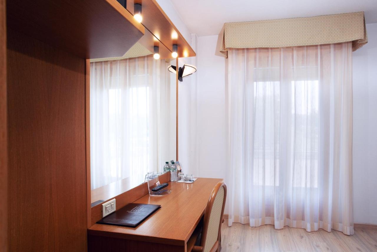 Hotel Marina Viverone Ngoại thất bức ảnh